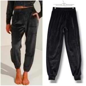 Skims Black Velvet Jogger Size Small High Rise Pockets
